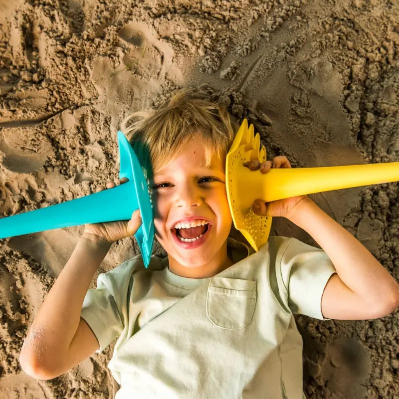 Triplet 4-in-1 Sand Tool in Action – kids digging, sifting, raking, and decorating sand
