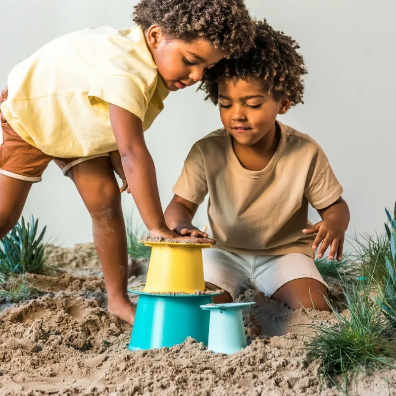 Alto Sandcastle Builder in Action – kids stacking towers and building castles