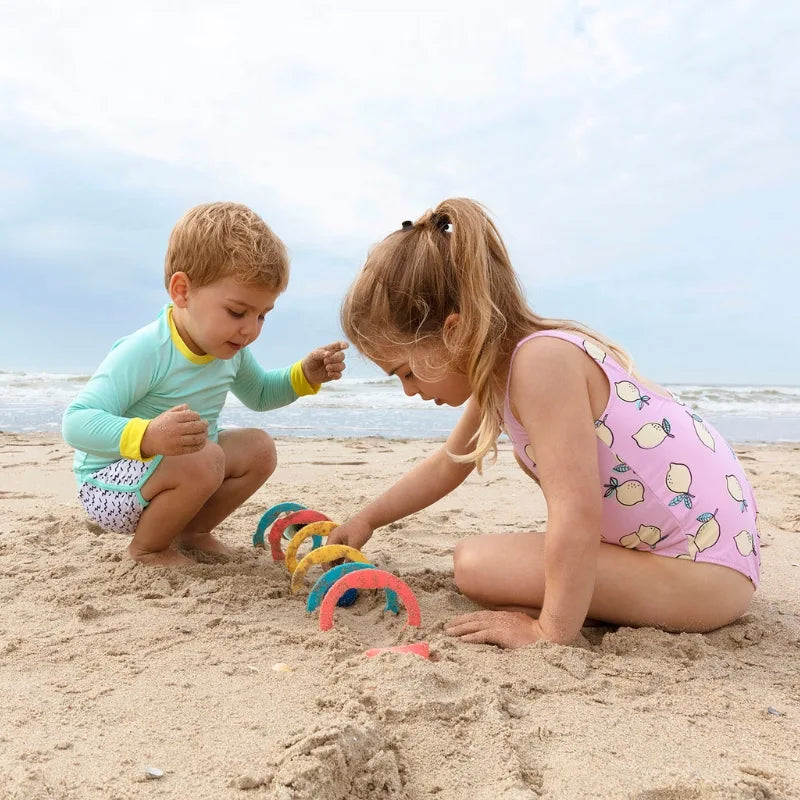 Watch kids build, sift, and play with the Quut Beach Set Triplet! Durable, safe, and multifunctional, this set inspires creativity, hand-eye coordination, and endless outdoor adventures at the beach, garden, or sandbox