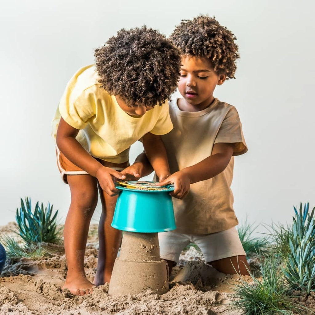 Little hands clicking together Alto components during beach play