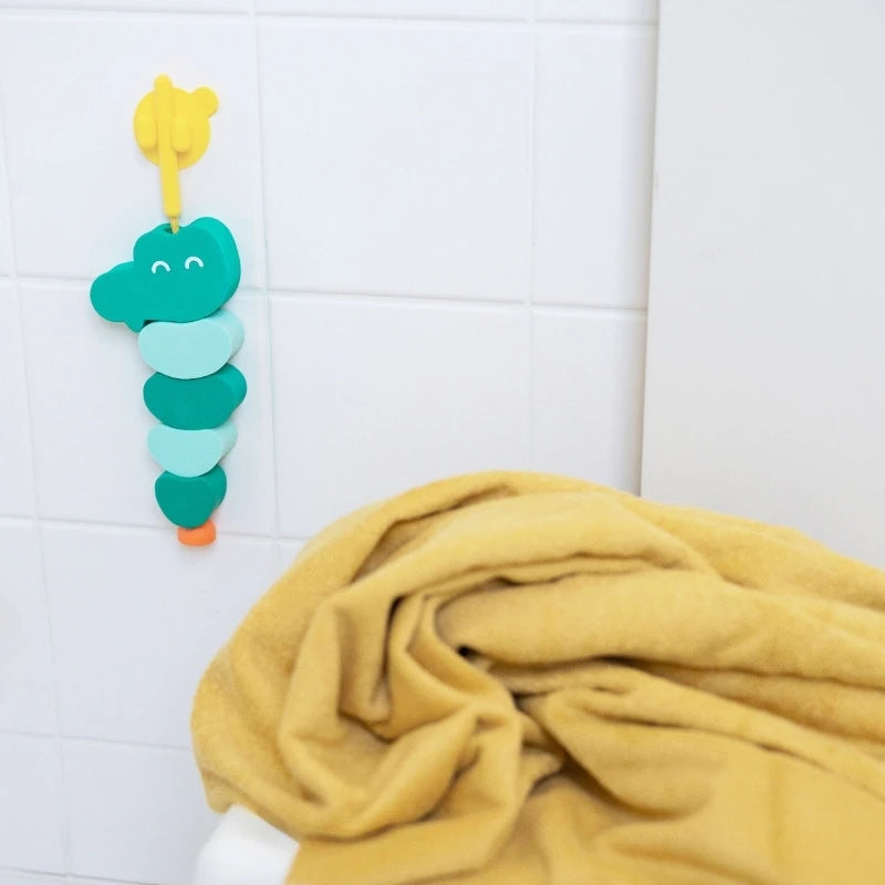 Kids enjoying creative water play with Beedi Croco bath beads