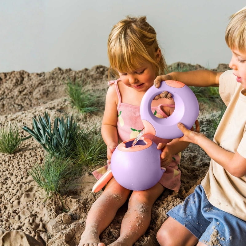 Kids filling Mini Ballo buckets at the garden water table