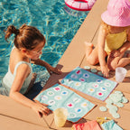 Kids playing together with Quut Travel Games while learning colors
