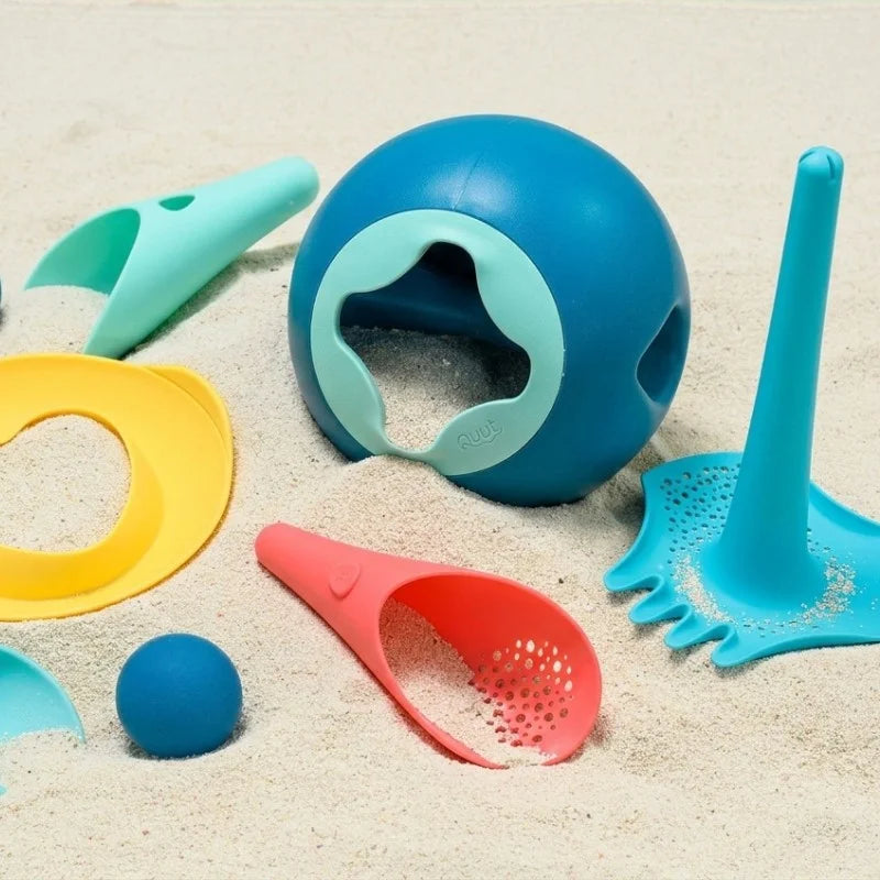 Mini Ballo Beach Set and Triplet in the sand.