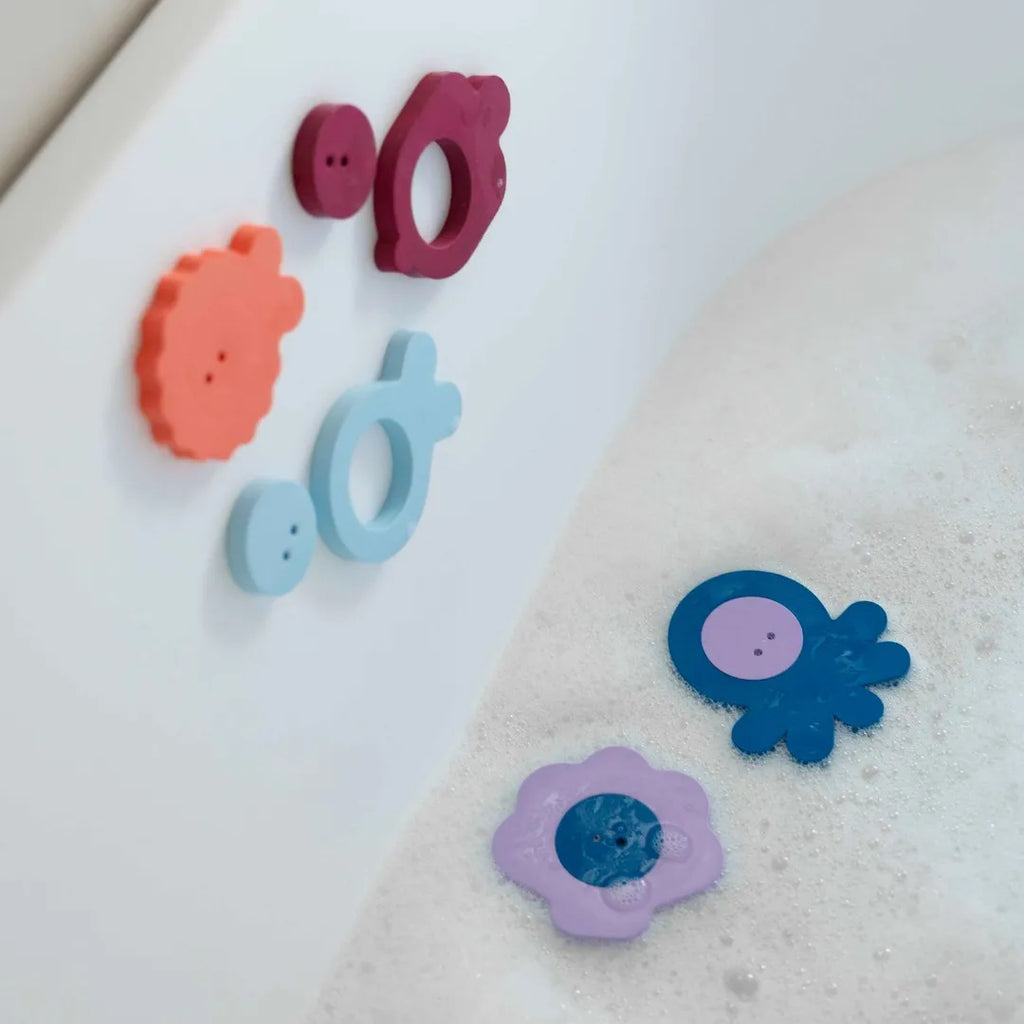 Playing with Bath Puzzle Sea Side to encourage creativity